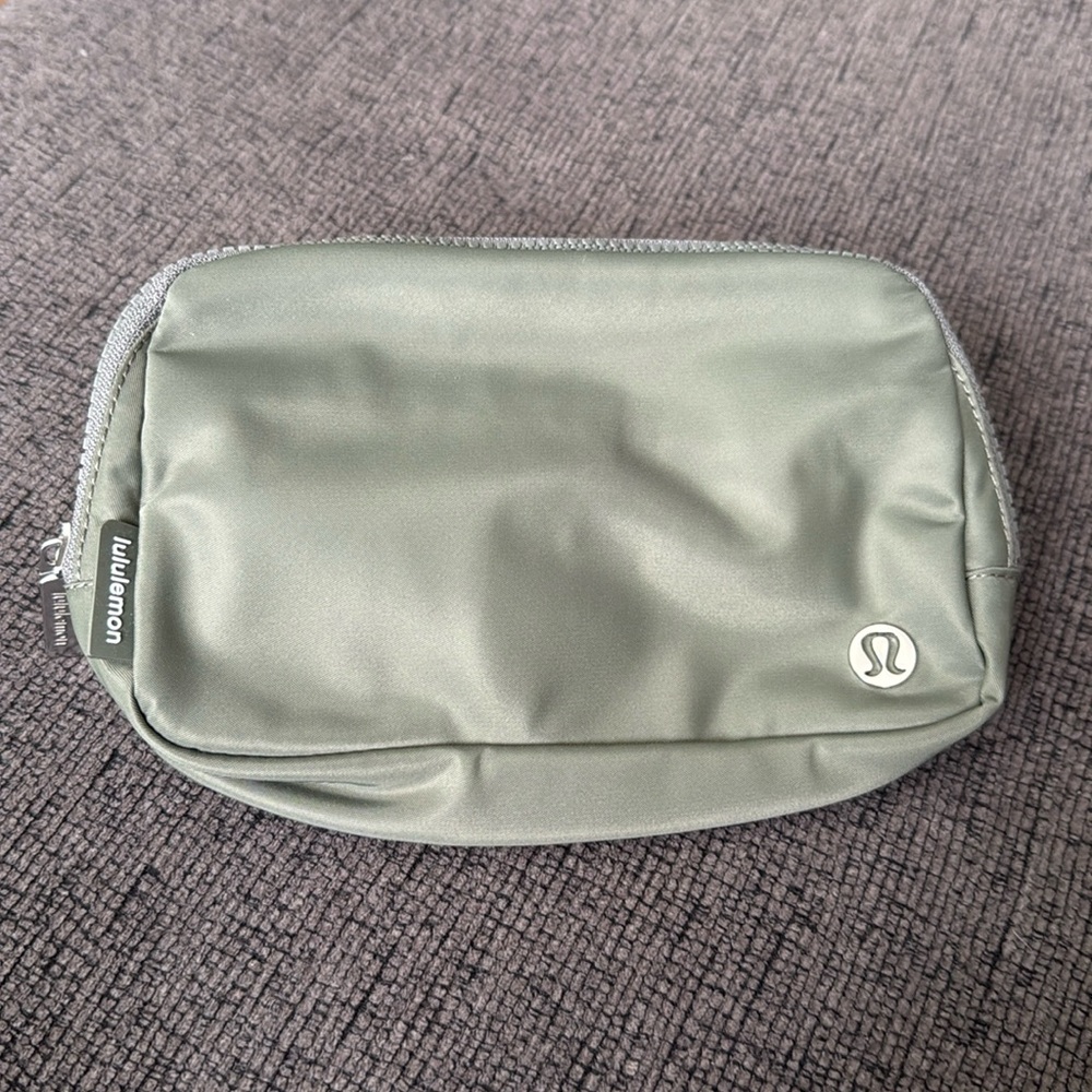 NWT: Lululemon Belt bag